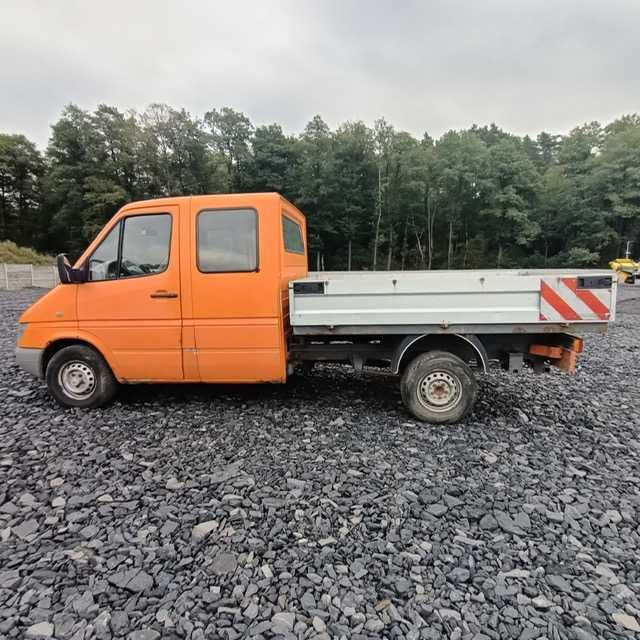 Mercedes-Benz 211  Doka 6-osobowy