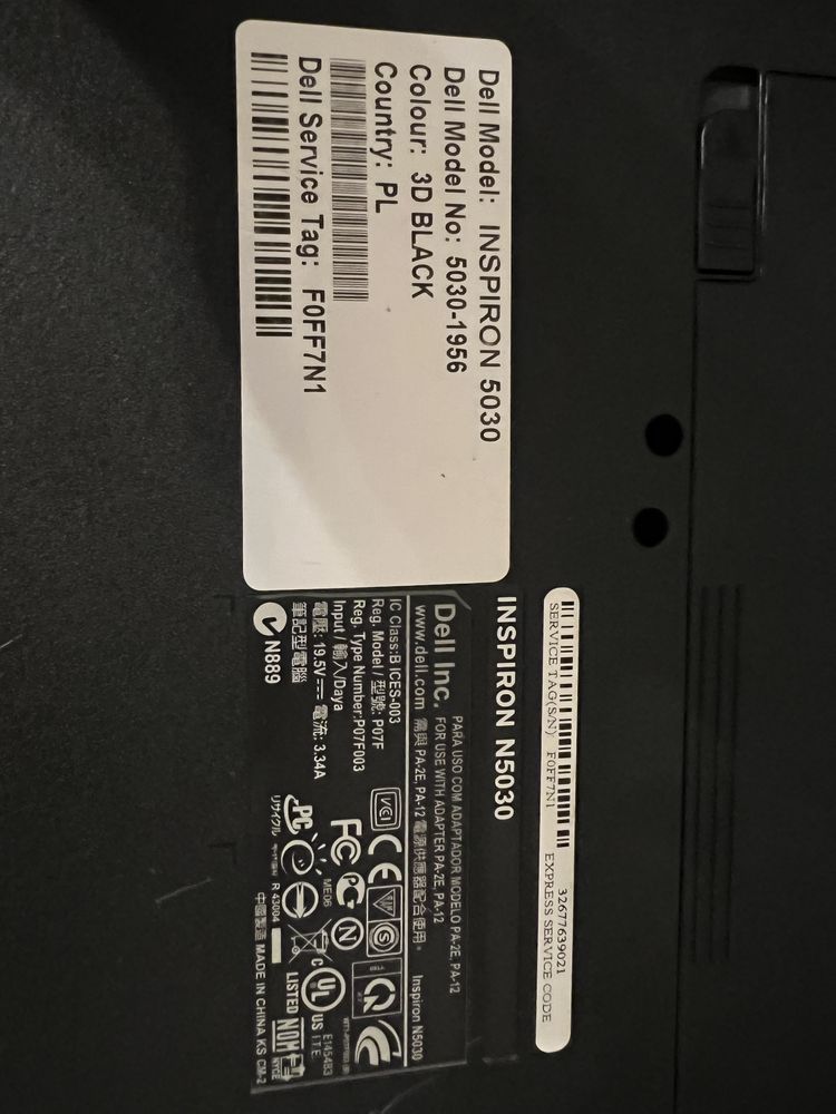 2 laptopy z ładowarkami