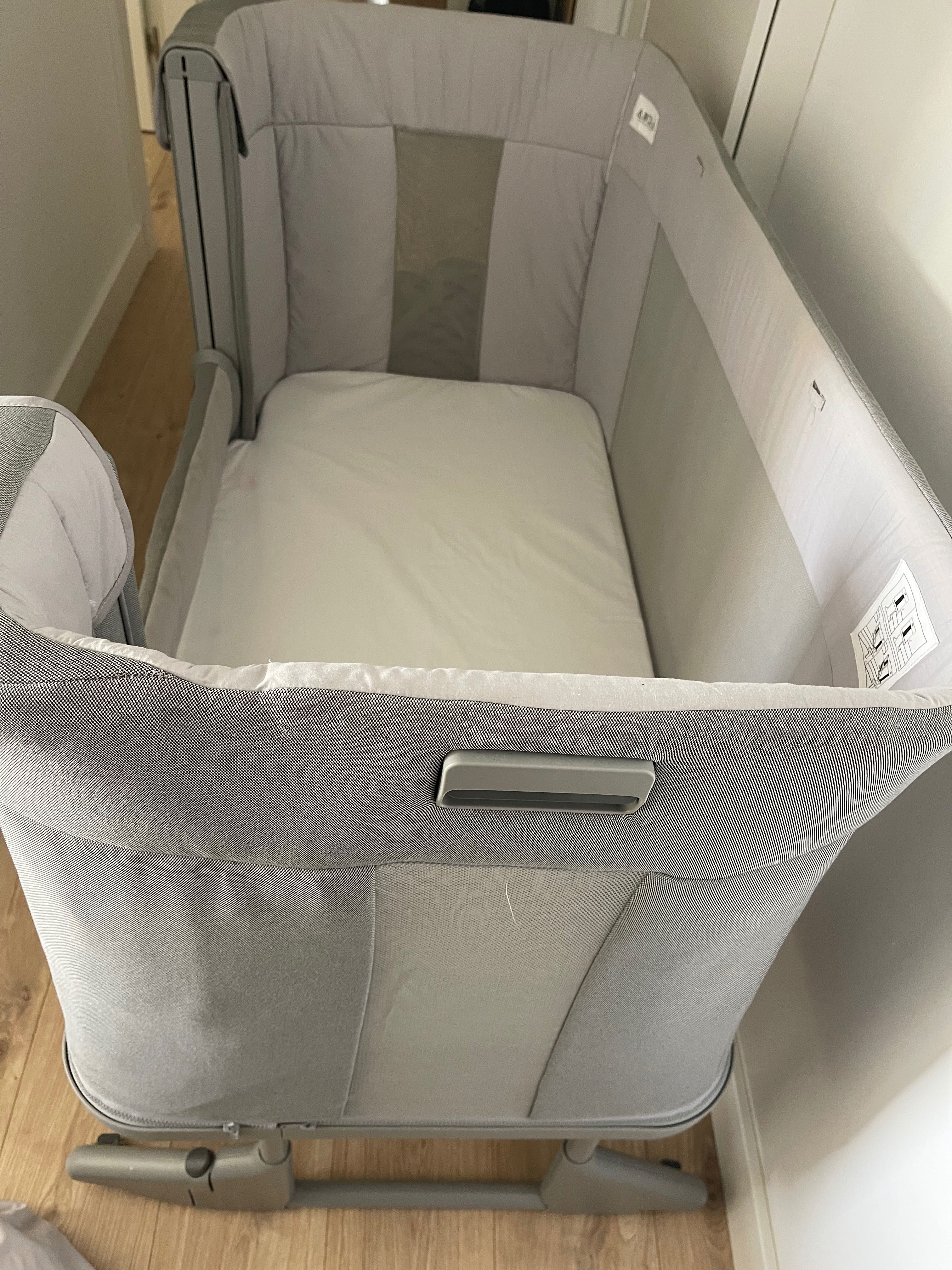 Cama Chicco Next2Me Forever cinza