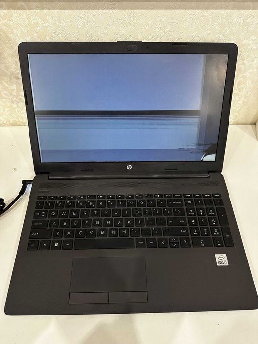 Ноутбук HP 250 G7 i5-1035G1 битий