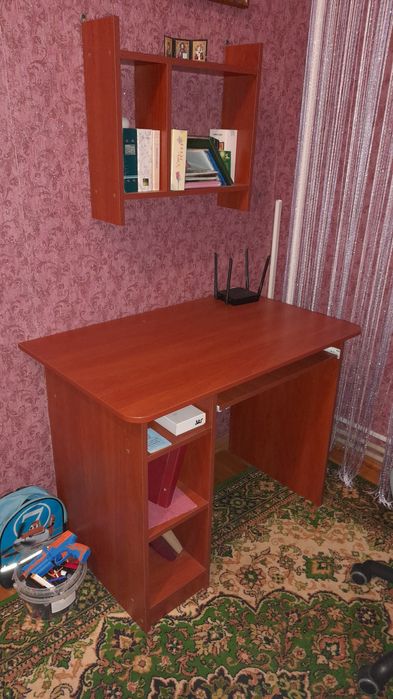 Стіл комп'ютерний, крісло