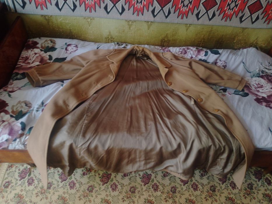 Продається пальто драпове.