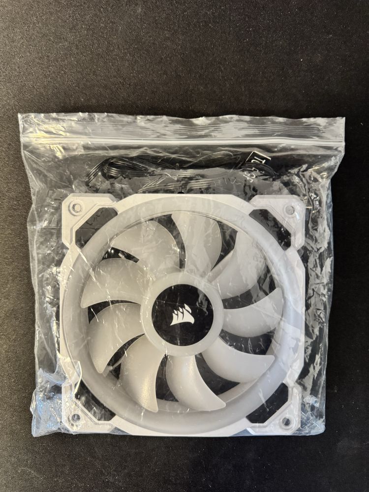 Wentylatory Corsair LL120 RGB 3 + 1 gratis białe