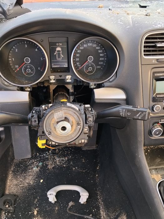 Golf 6 Combi 2.0tdi w częściach, fotele, boczki drzwi, światła tylne i