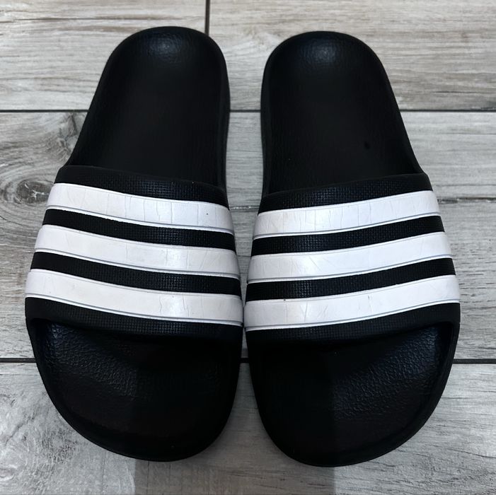 Klapki Adidas rozmiar 36(wkladka 22,5cm)