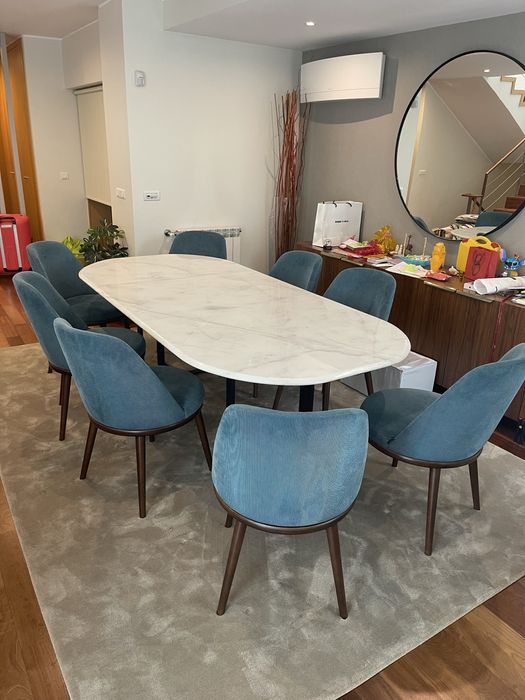 Mesa de jantar com 8 Cadeiras