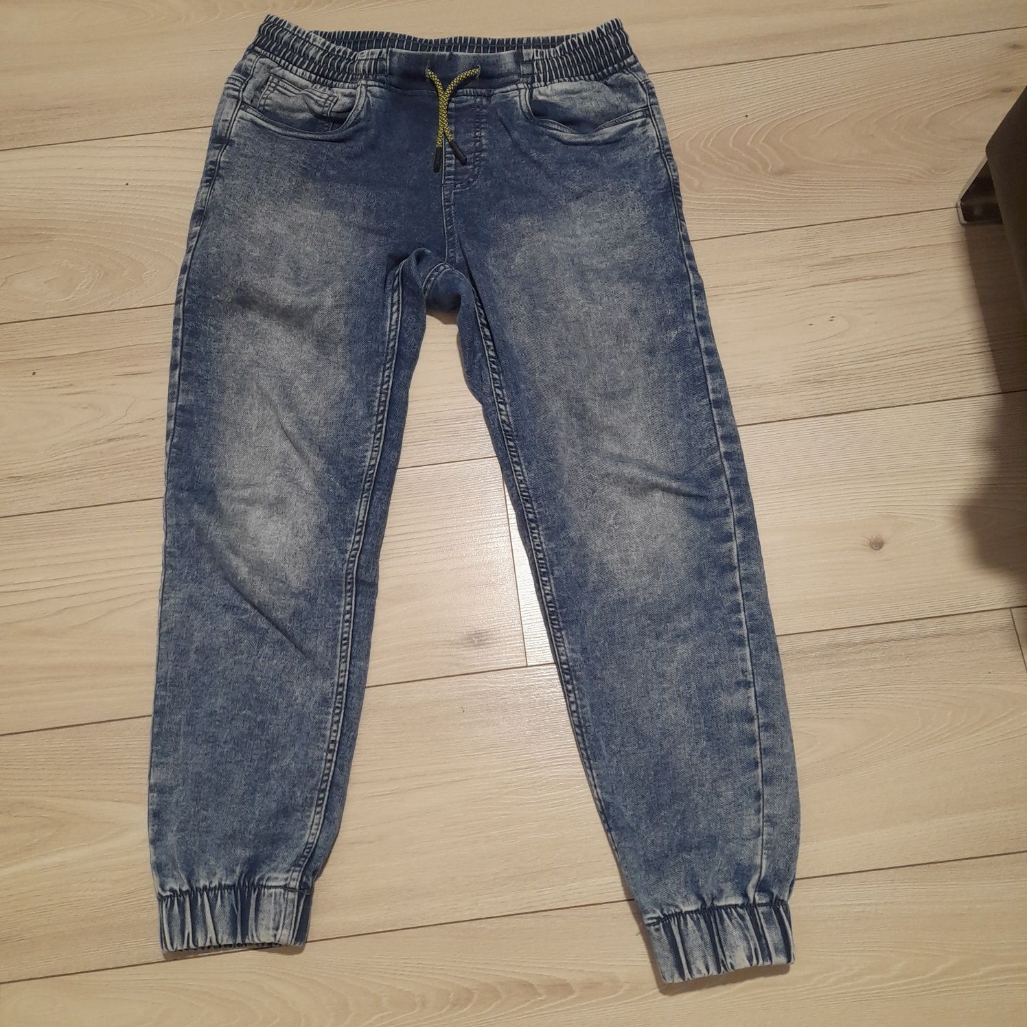 Sprzedam spodnie jeans reporter young,  rozmiar 158, joggery