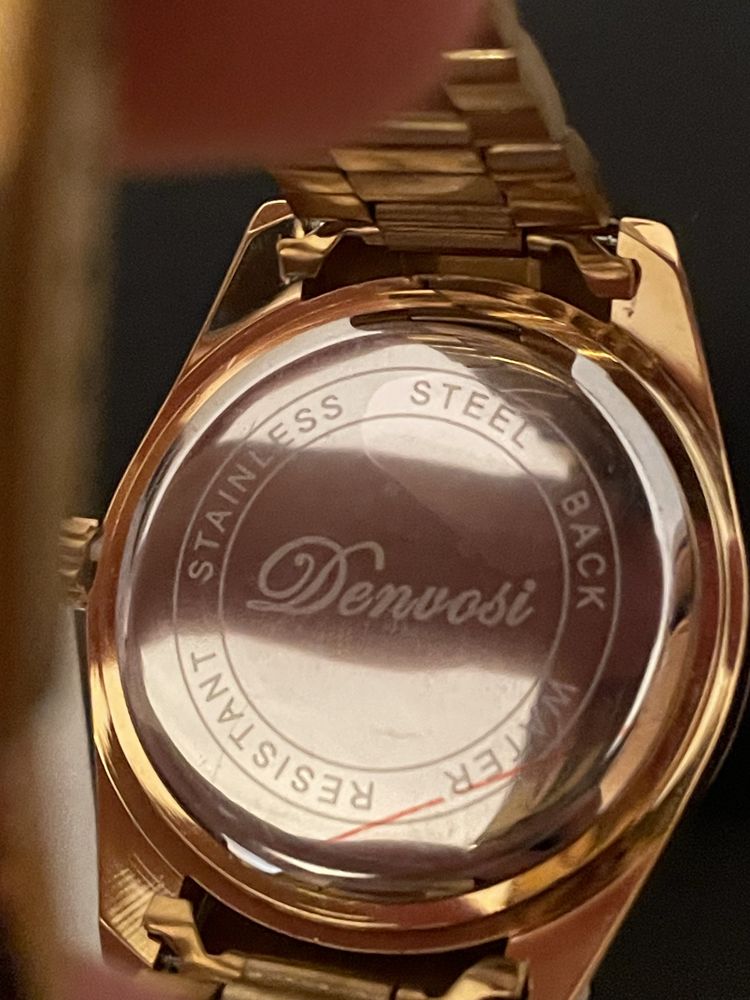 Relógio Dourado Denuasi