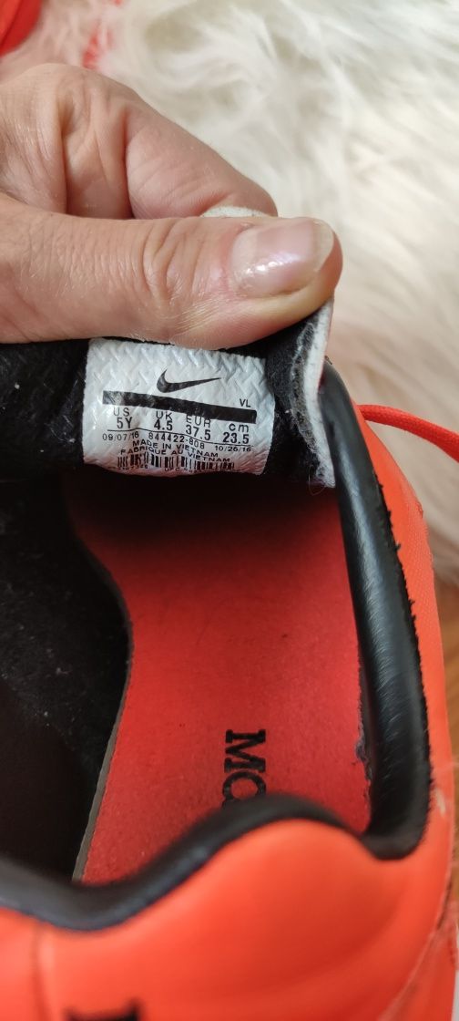 Halówki chłopięce Nike 37,5 rozmiar.  Piłka nożna