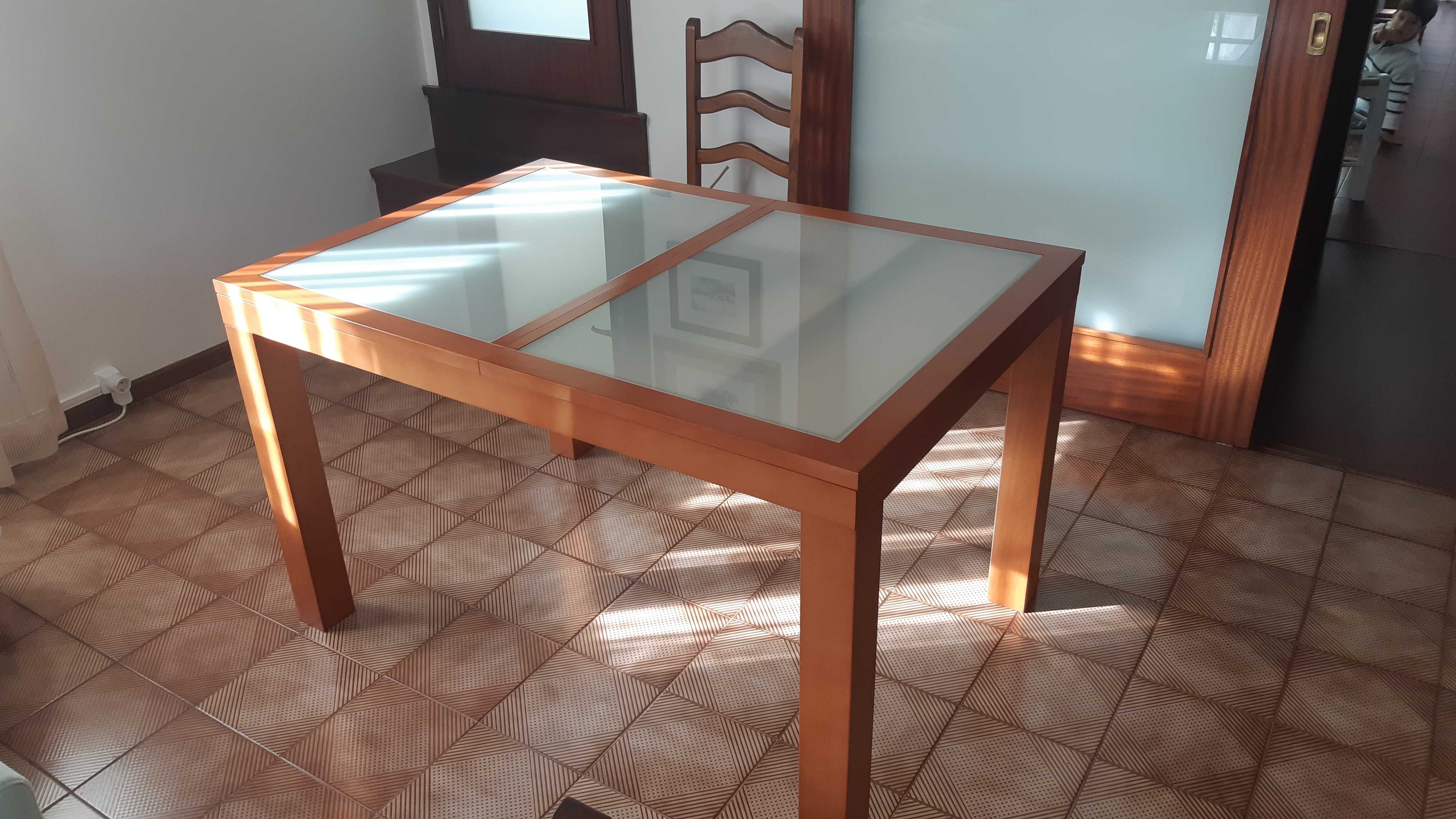 Mesa madeira/vidro extensível