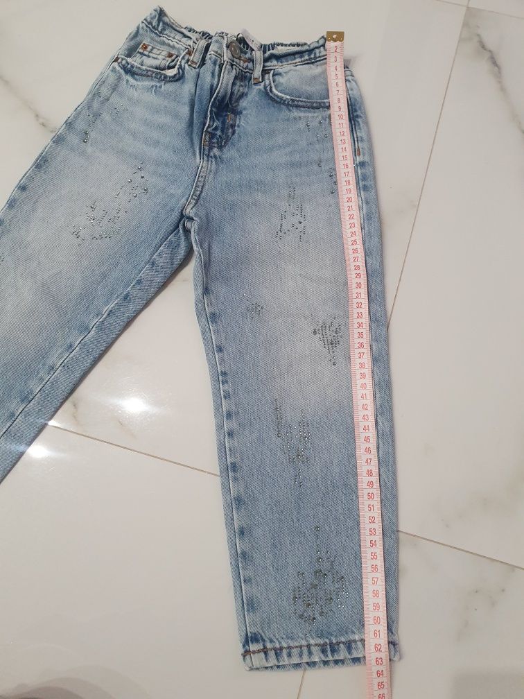 Красивые джинсы  Zara с камнями на девочку 4-6лет