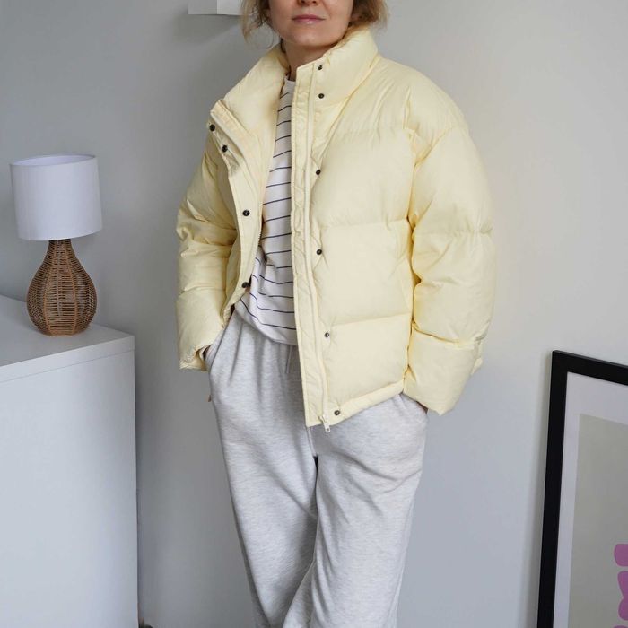 Об’ємний стьобаний пуховик у ніжних пастельних відтінках