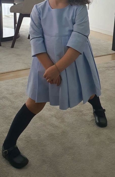 Vestido clássico azul bebé com vivos azul marinho, 3 anos.