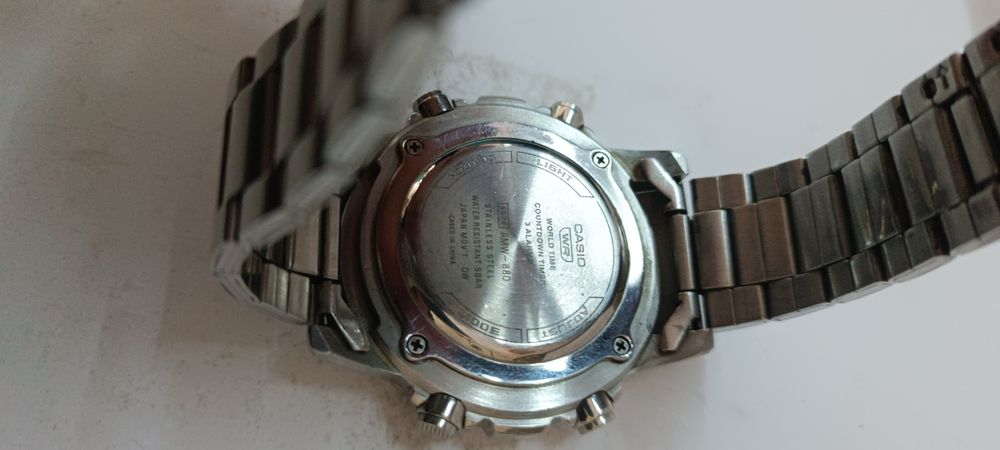 Продам японские часы Касио