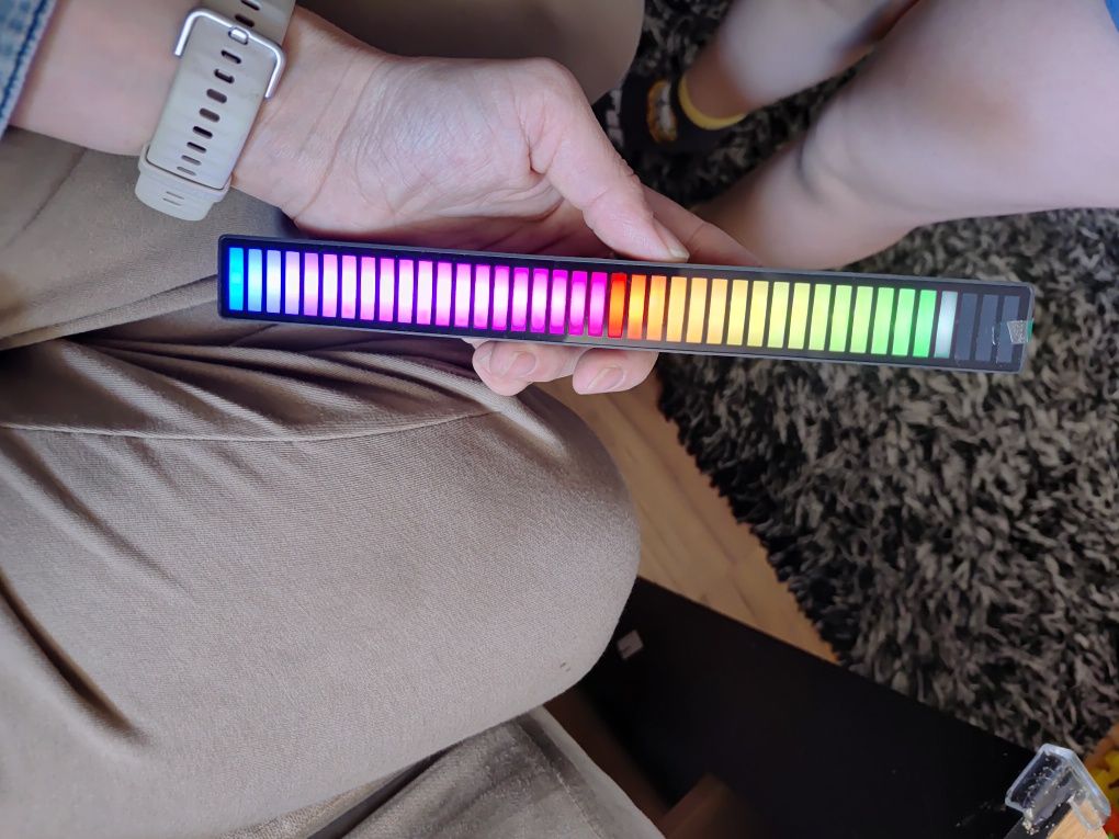 Lampka,neon,Ledy RGB ,reagują na dźwięk