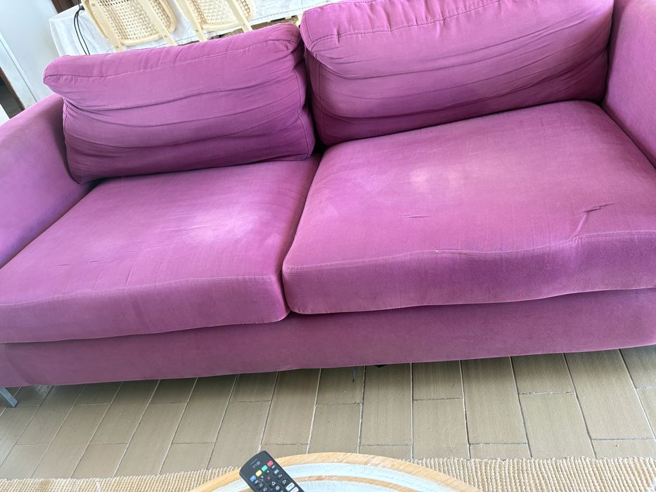 Sofa de 2 lugares com muito uso