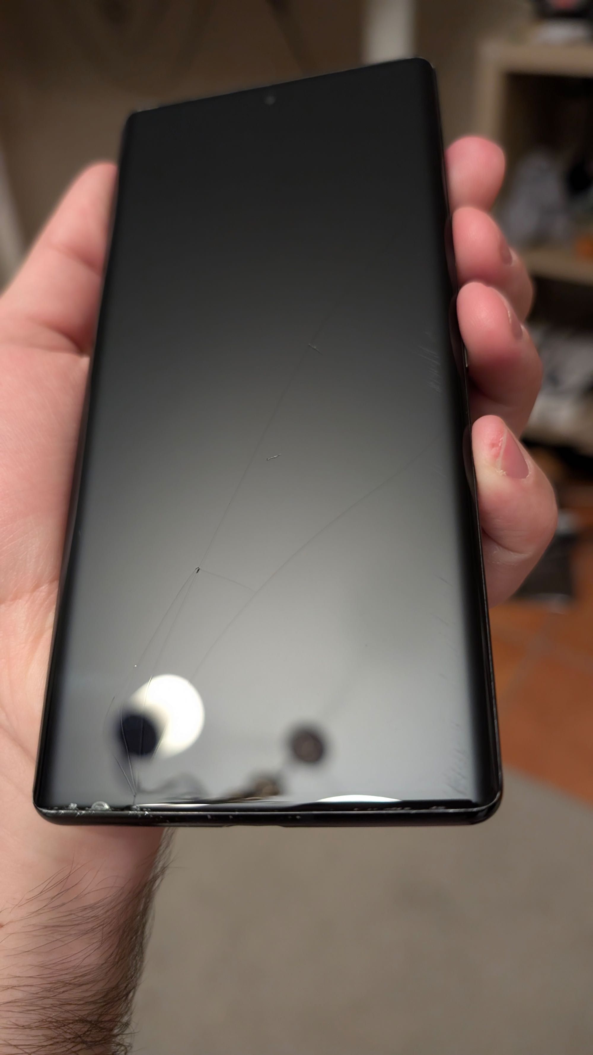 Pixel 6 Pro com vidro rachado