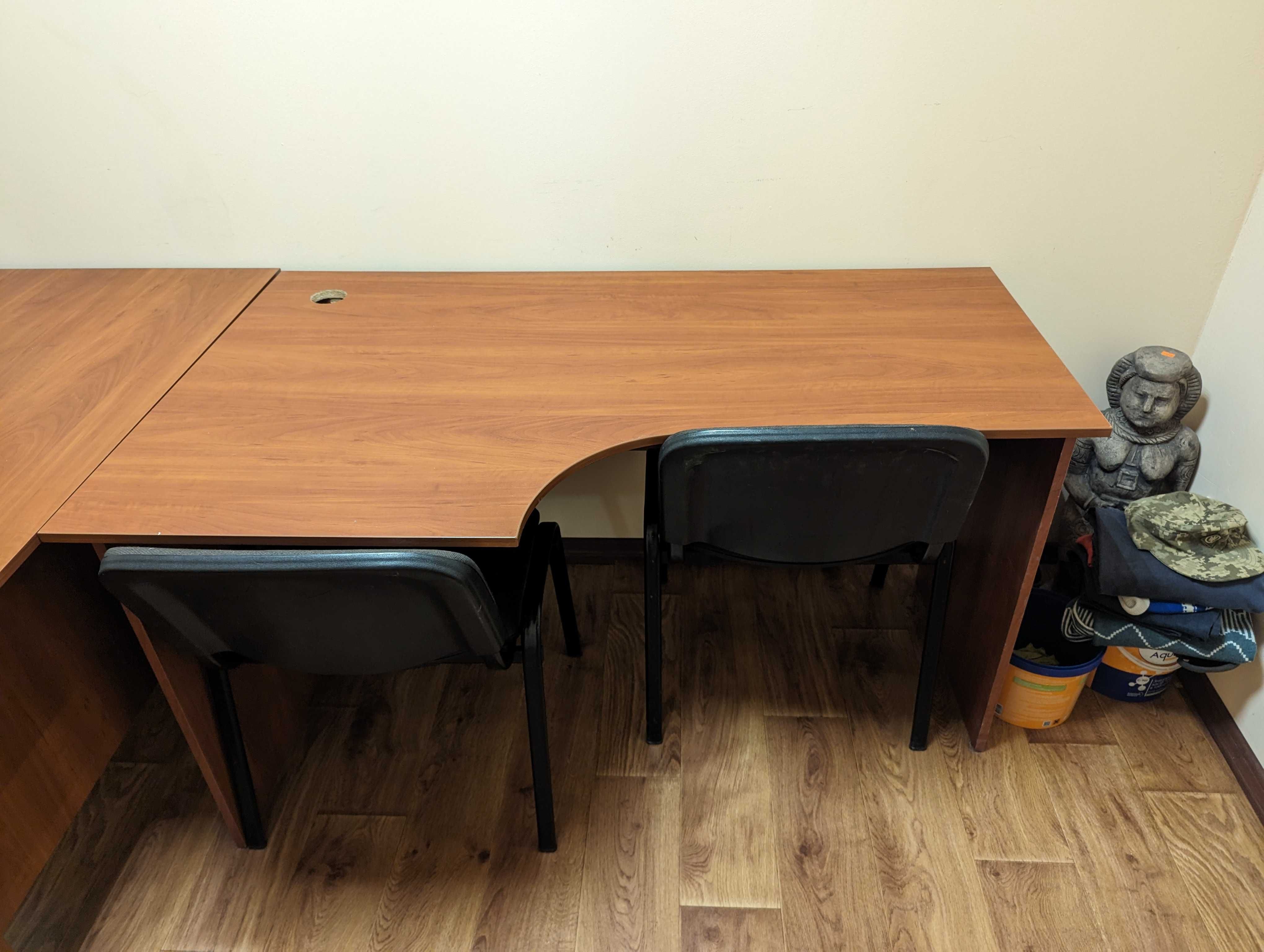 Продам офісний стіл і стільці