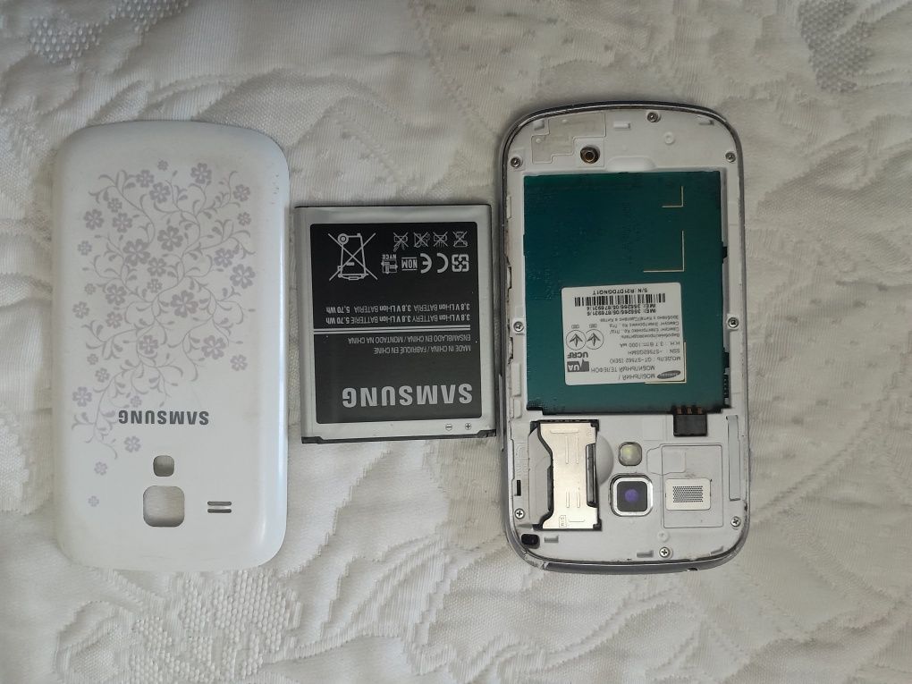 Телефон Samsung la fleur GT-S7562