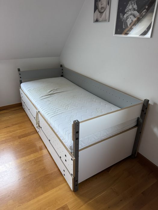Łóżko 90x200 z materacem