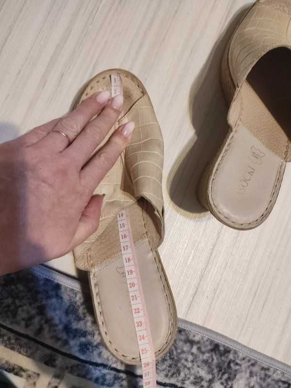 skórzane buty klapki damskie rozm. 39 firmy Lasocki, wyjątkowo lekkie