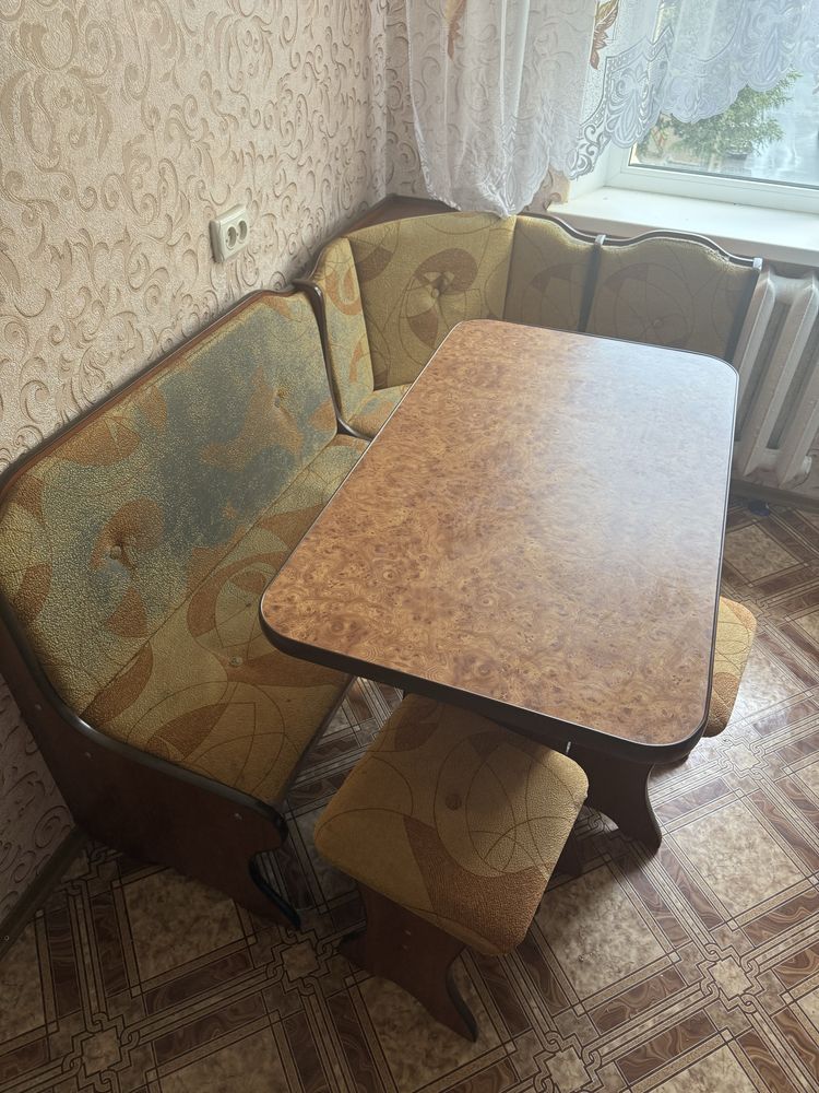 Уголок кухонний стіл стільці