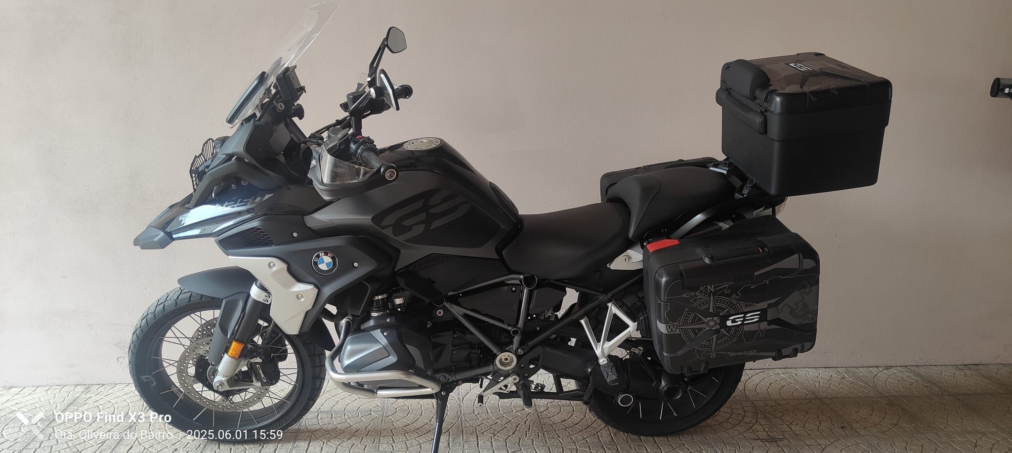 BMW GS 1250 Triple Black
