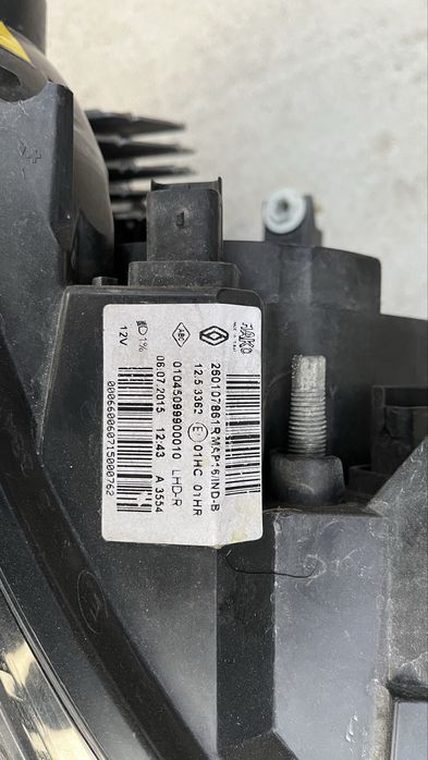 Lampa prawa przednia przód Clio IV 4 Xenon Initiale uszkodzona