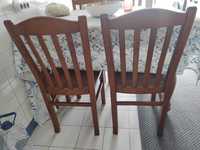 Conjunto de mesa, 4 cadeiras e 2 bancos em Mogno, 400€