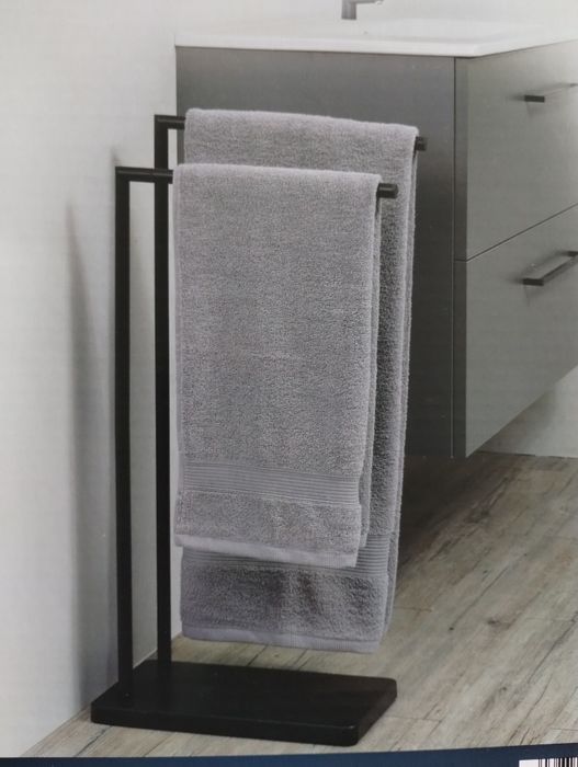 Stojak na ręczniki.