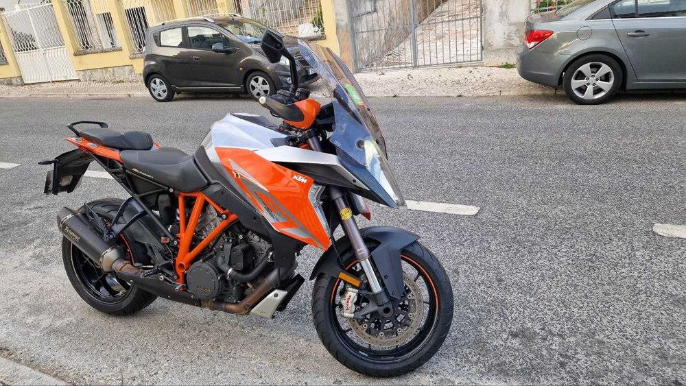 KTM 1290 Superduke GT 2017 [com malas]