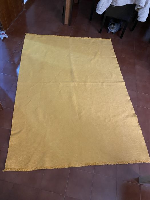 Tapete alaranjado com franjinhas