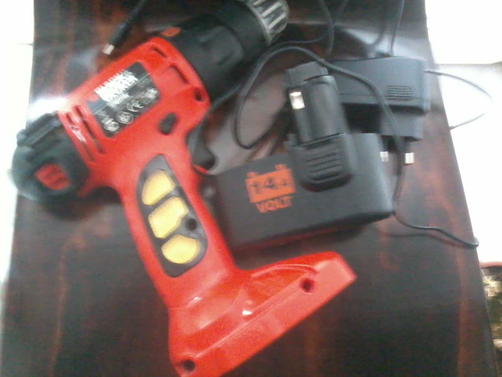 продам шуруповерт black decker