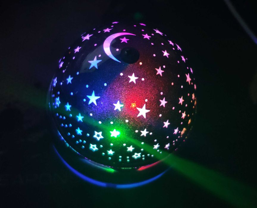 Світильник нічник проектор на стелю кольорові зорі, місяць крутиться