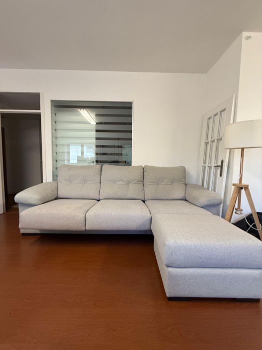 Sofá com chaise longue amovível