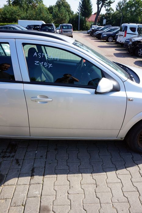 DRZWI PRZEDNIE PRAWE ASTRA III H KOMBI Z157  SREBRNY OPEL 2004-2006