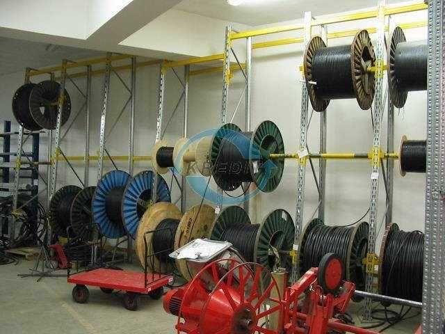 Складське стелажне обладнання Стелажі і навантажувальна техніка