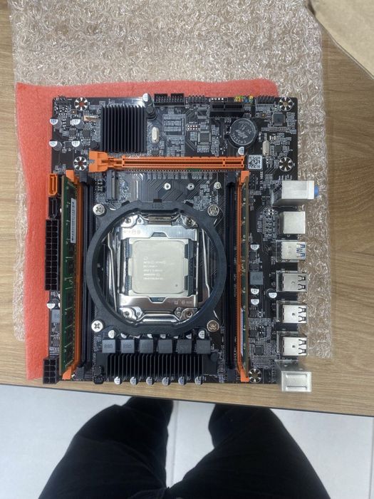 Комплект: плата + Xeon + 16 ГБ RAM ( готов к сборке ПК )