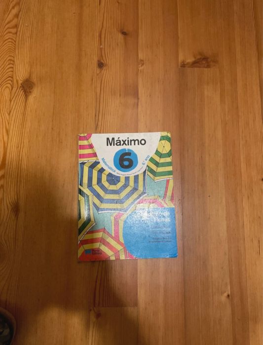 Vários livros escolares 6-12 ano