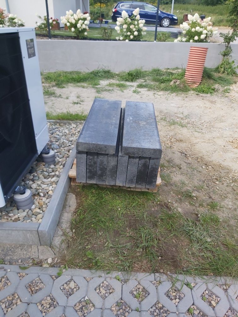 Obrzeże trawnikowe, krawężnik 8x100x30 grafit POLBRUK