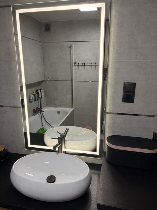 Duże lustro łazienkowe LED