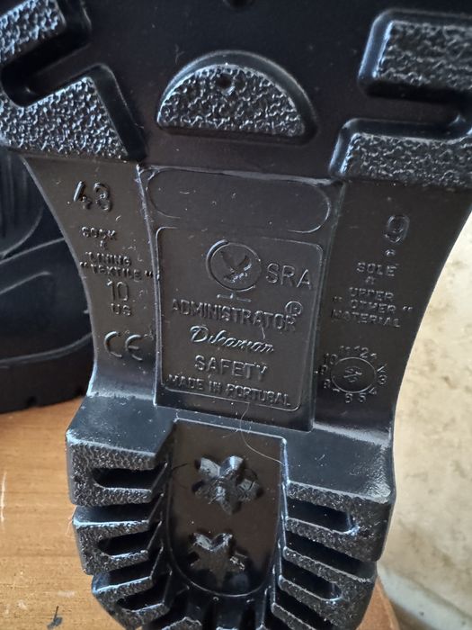 Новые резиновые сапоги 43 р , Португалия .