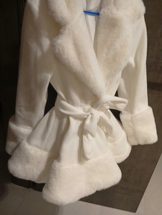 Płaszcz damski biały zimowy