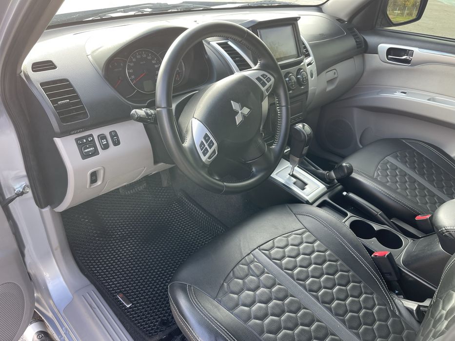 Mitsubishi Pajero Sport 2010 2.5D АКПП