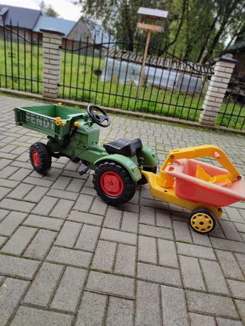 Traktor ogrodowy zabawka z przyczepką