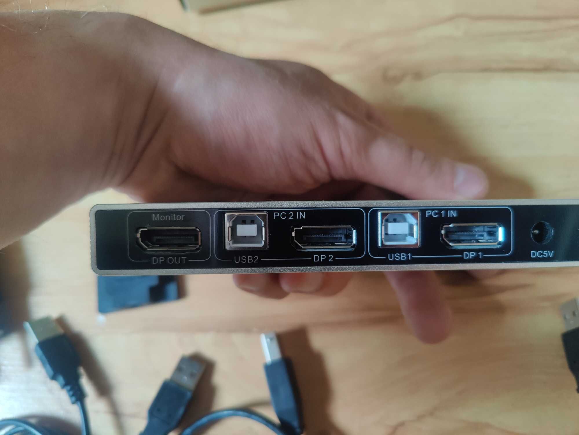 Przełącznik KVM DisplayPort 8K USB