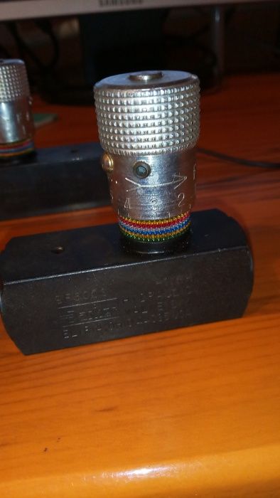 клапан HYDRAULIC valve div 10 440 35 USA