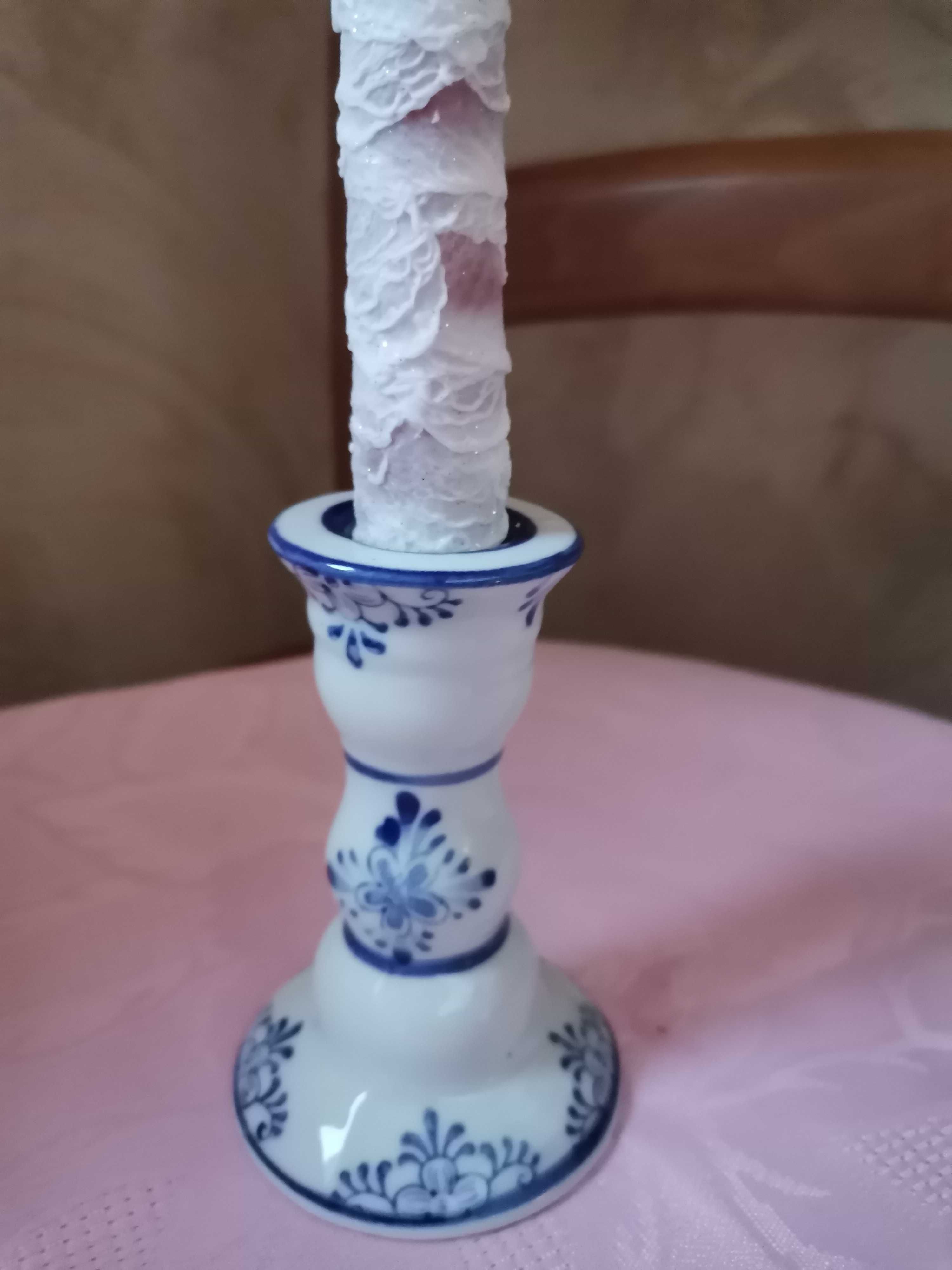 Biało niebieski świecznik ceramiczny