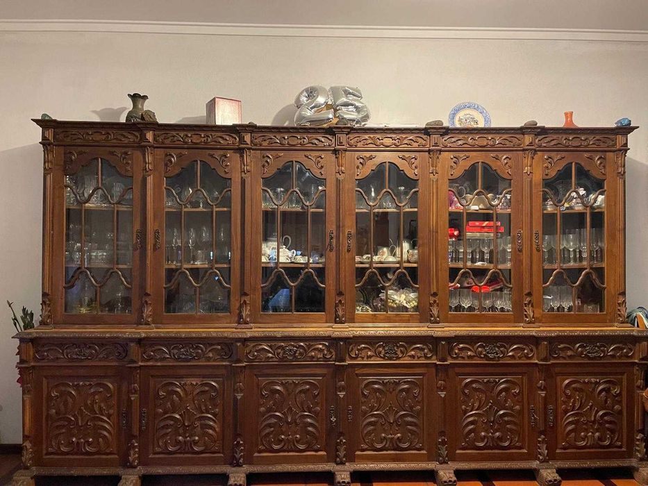 Móvel de Sala em Madeira com Vidro