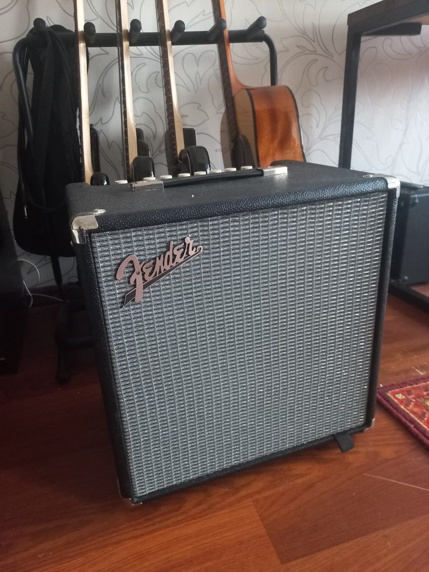 Fender RUMBLE 40, комбік для бас гітари